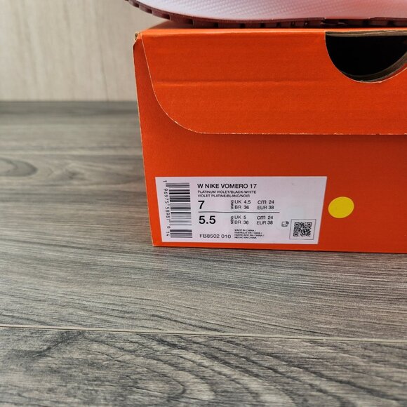 Nike Vomero 17 Size 7 Womens Platinum Violet Black White Athletic Running Shoes - Picture 11 of 11